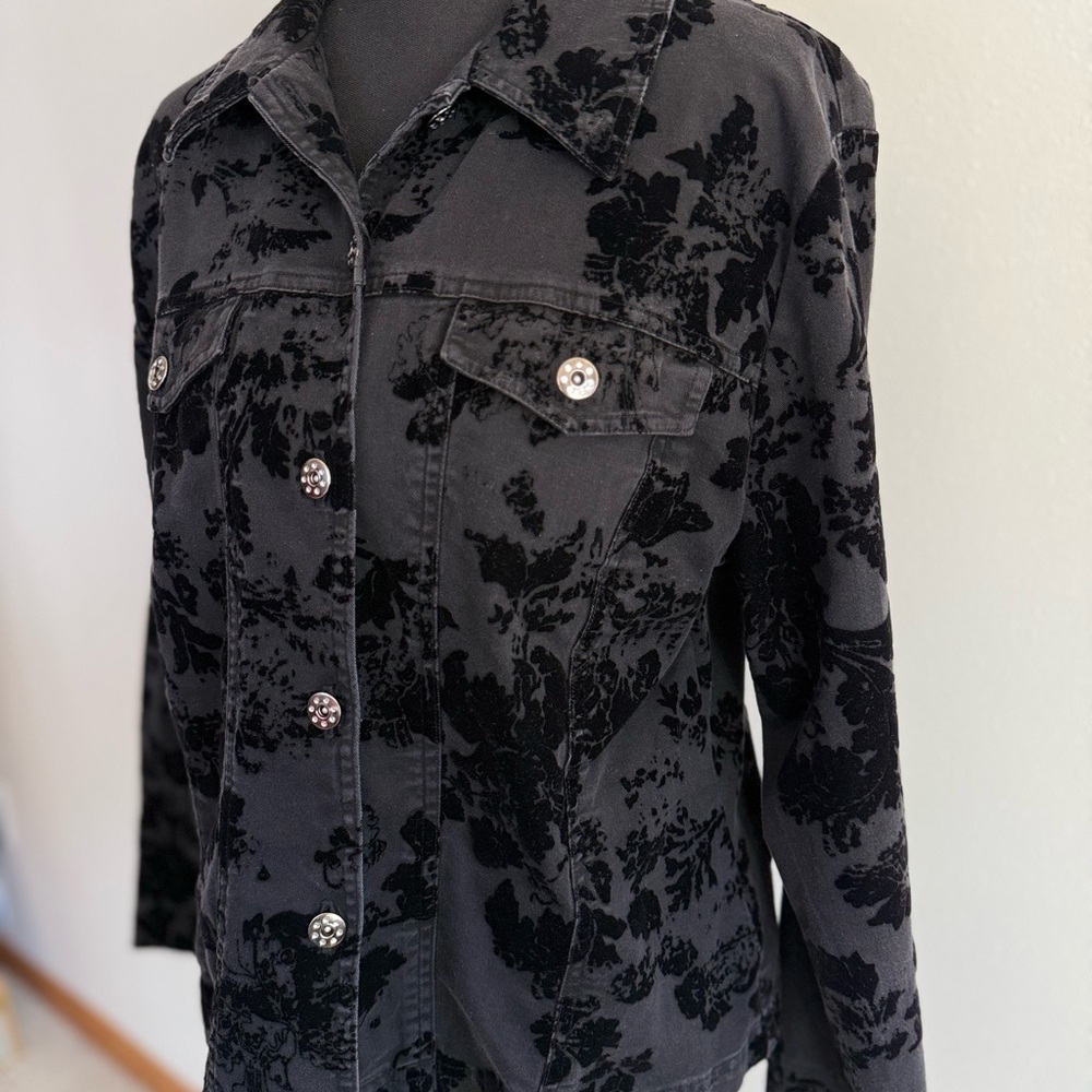 Black Floral Flocked Denim Jacket M Snap Front Statement Jacket - Picture 5 of 11